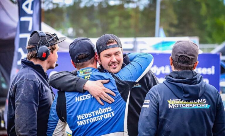 Marcus Lundhaug (25) beskrives som snill, rolig og full av humor. Nå sørger familie og venner over det brå tapet av den dyktige bilsportmekanikeren.