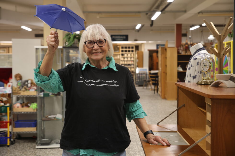 Reidun Hagerud er en av flere som har vært med i ti år med Overskuddsfabrikken. Denne uken skal det feires og markeres.