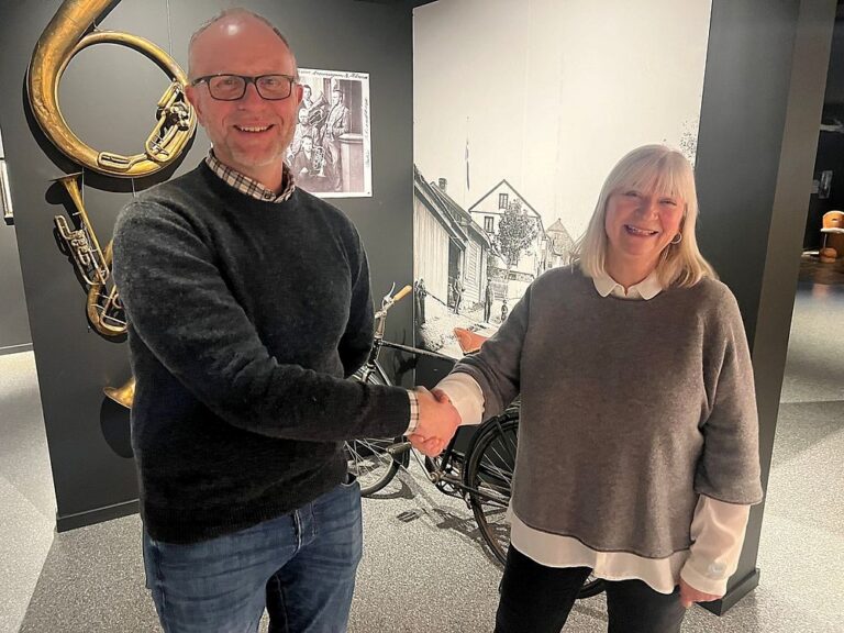 Knut Ola B. Storbråten (t.v.) tar over som avdelingsdirektør for Anno Kongsvingerregionen. Ingun Aastebøl har fungert i stillingen et drøyt år, i Mona Pedersens sykefravær.