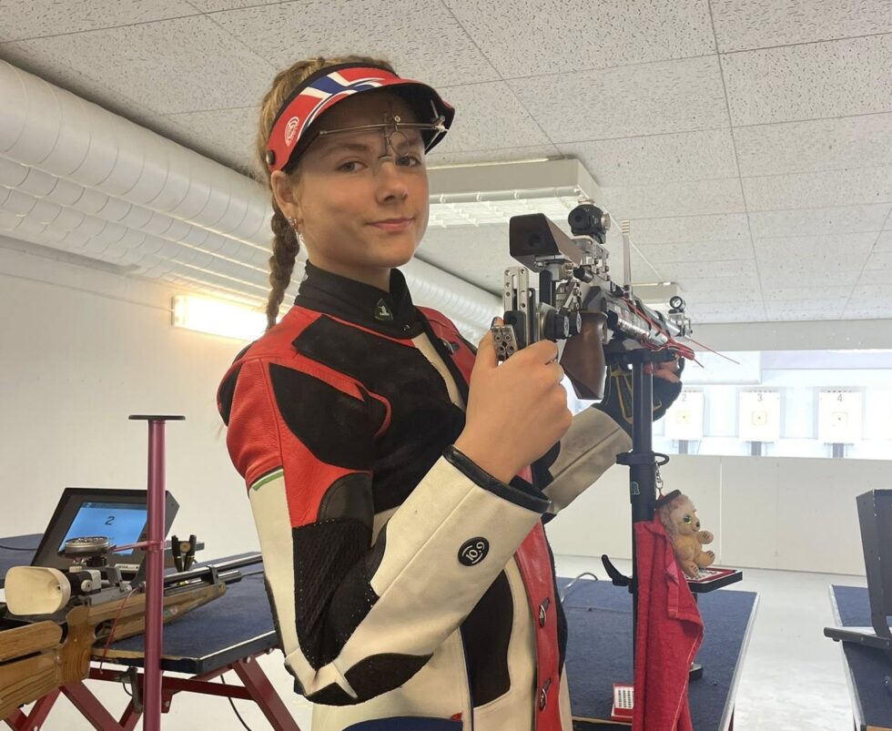 Kari Vikertorpet (15) fra Austmarka er tatt ut til EM i skyting 50 m rifle for juniorer.