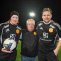 Manager Mads Furulund, flankert av de to målscorerne Stian Repshus (t.v.) og Fredrik Langfoss, etter at Trysil ble for sterke og vant cupkampen 6-2.