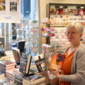 Hilde Røe hos Norli på Kongsenteret merker en økende interesse for kriminal-litteratur til påske.