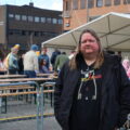 I 15 tiden lørdag begynte folk å komme inn til rådhusplassen etter å ha vært ute på påskerebus. Arrangør Stian Fossum forteller at 111 lag deltar i rebusen og at det er ventet bortimot 1000 besøkende til rådhusplassen utover lørdagen.
