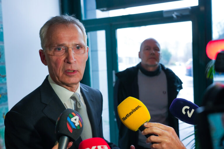 Finansminister Jens Stoltenberg (Ap) kommenterte regjeringens oppfølging av Stortingets vedtak om reduksjon i avgifter på drivstoff mandag morgen.