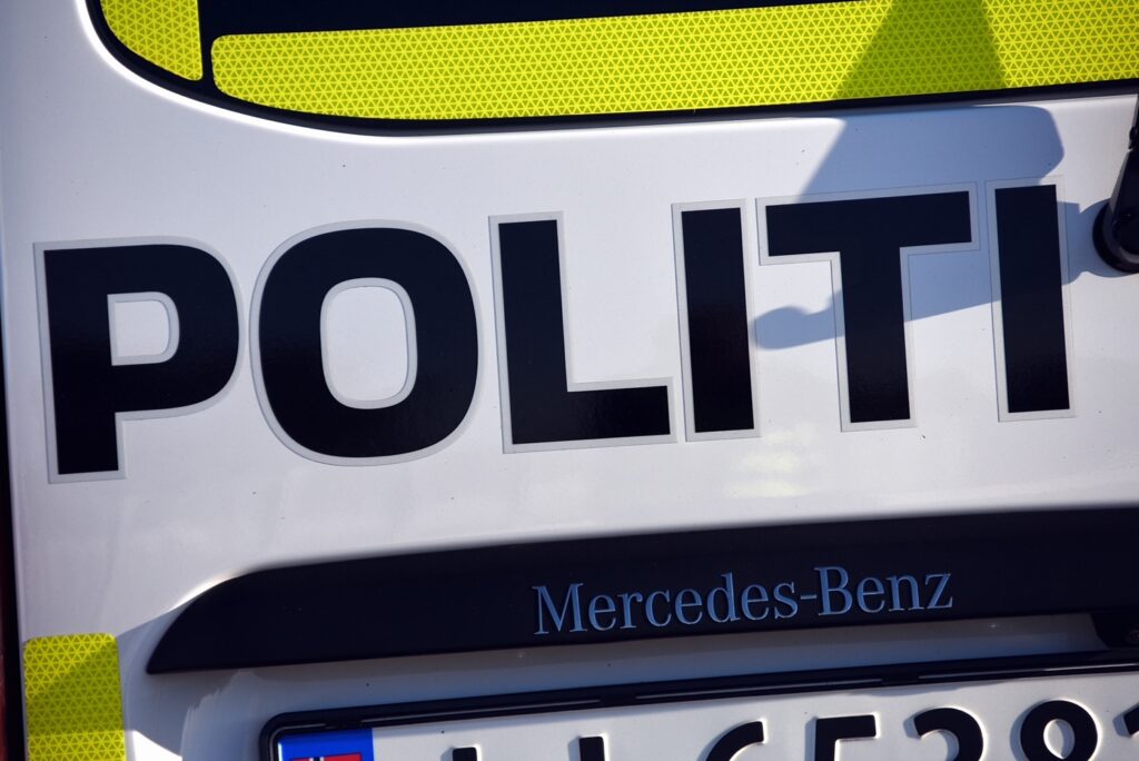 Politiet måtte ta affære da en yngre mann nektet å følge politiet pålegg natt til søndag.