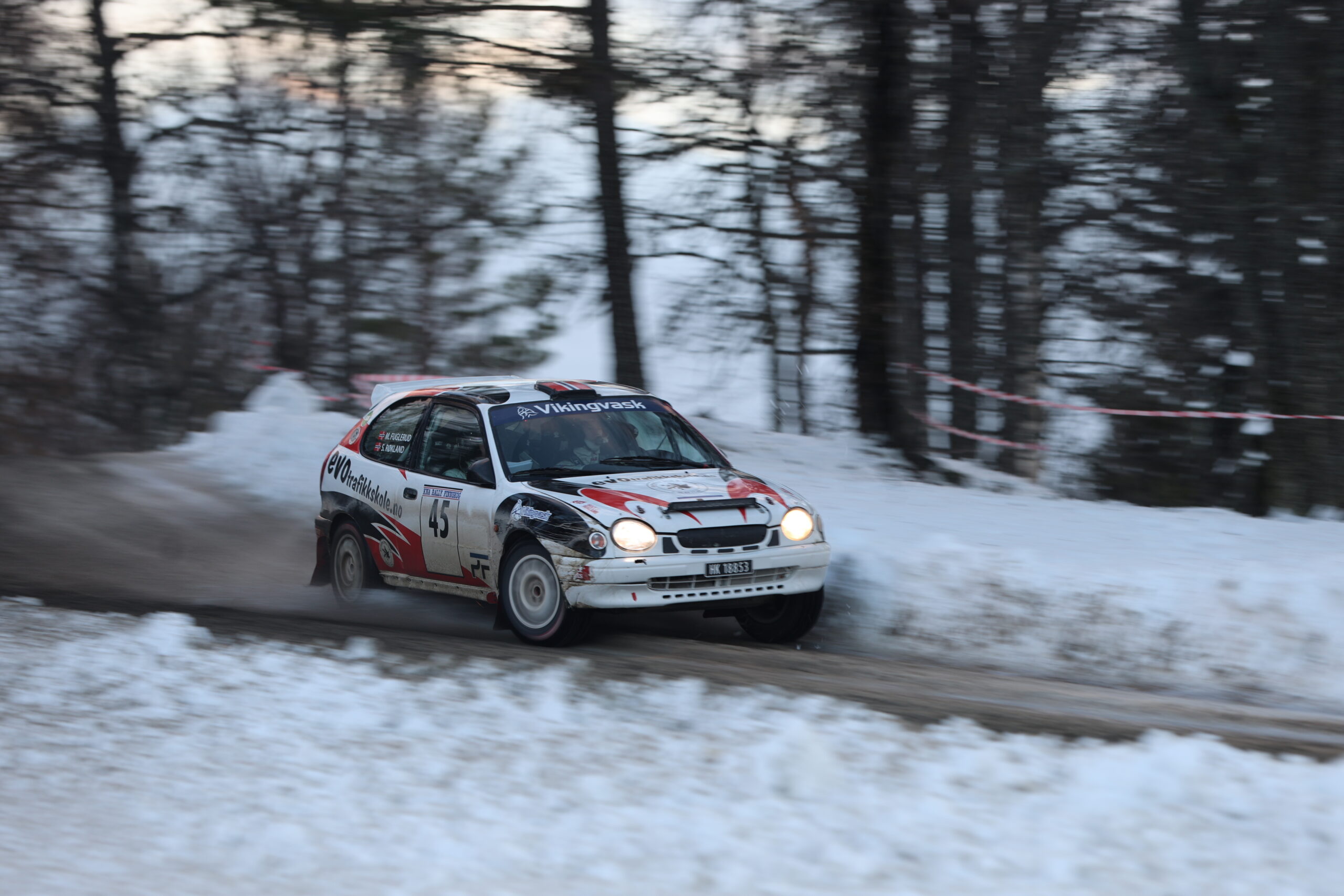 Steve Røkland har nå fått fart på sin Toyota Corolla. Bildet er fra et tidligere løp.