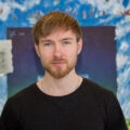 Kunstner Jonathan Bye holder kurs for tegneglade i alle aldre: – Jeg føler jeg har mye å lære bort, sier den lokale kunstneren.