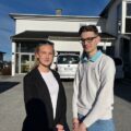 Elise Negård-Olsen (17) fra Kongsvinger og Julian Beck (18) fra Grue deler sine tanker om verdensbildet.