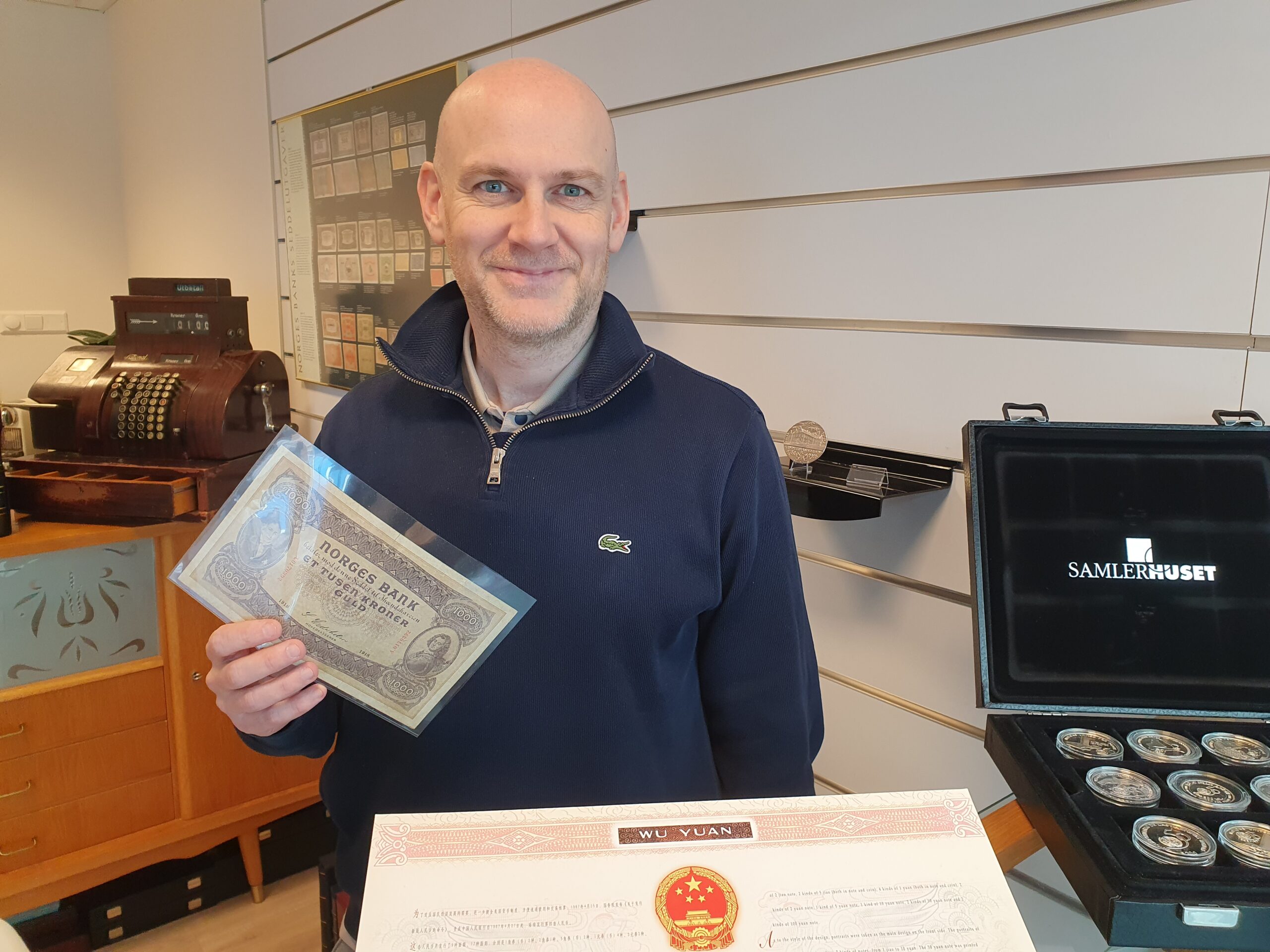 Steffensen håper butikken kan bli et samlingspunkt for både erfarne samlere og nysgjerrige nybegynnere.