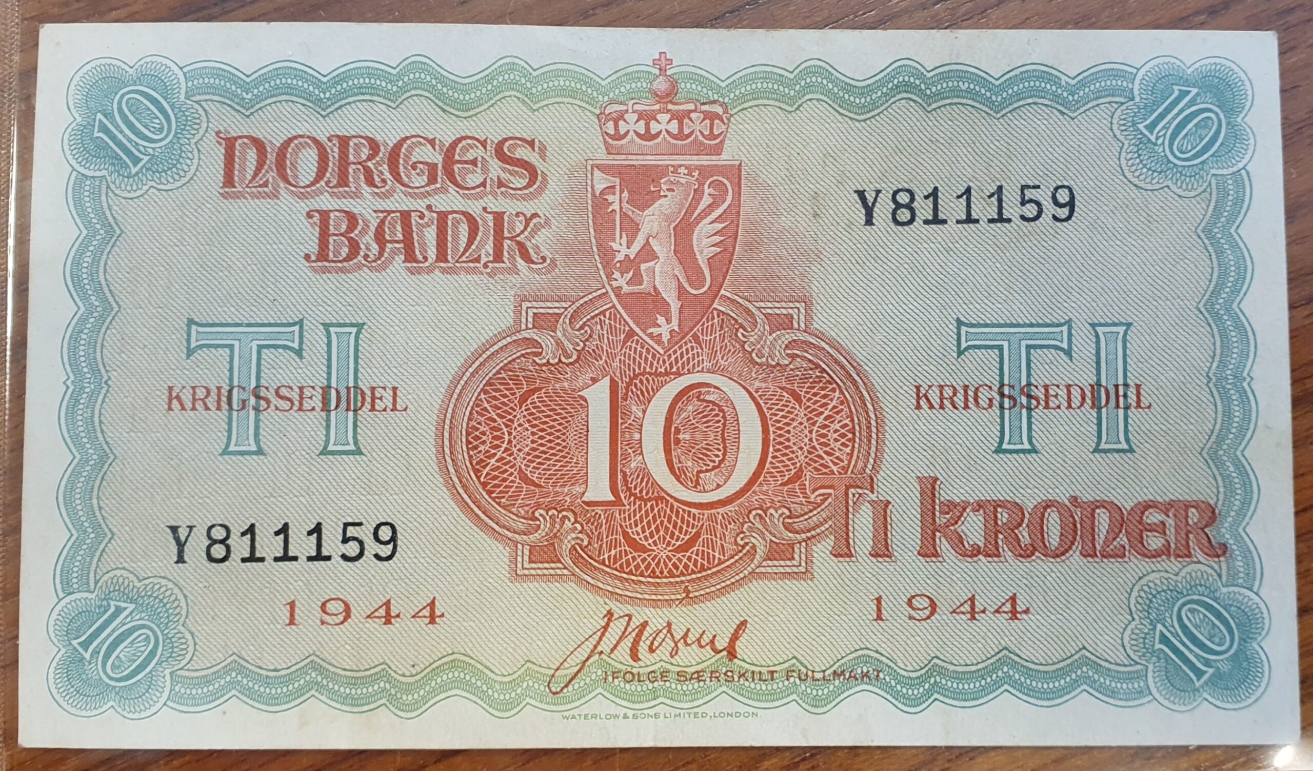 Denne ble kalt for London-seddelen. Navnet kommer av at seddelen ble produsert i London under krigen, mens den norske regjeringen og Norges Bank befant seg i eksil der.
Sedlene var en del av eksilregjeringens plan for å gjenoppbygge økonomien i Norge når frigjøringen forhåpentligvis en dag skulle komme.