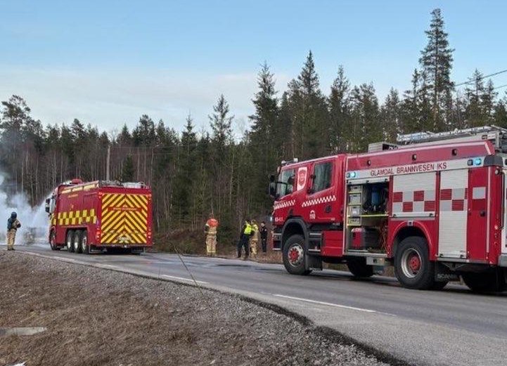 Brannvesenet rykket ut med mannskaper fra Kongsvinger for å slukke brannen.