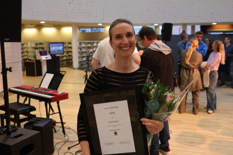 Berit Billingsø mottok Kongsvinger kommunes kulturpris for 2025 i Kongsvinger bibliotek onsdag kveld.