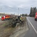 Bergingen av den veltede lastebilen ved Gjemselund ble satt i gang i 7 tiden mandag morgen.