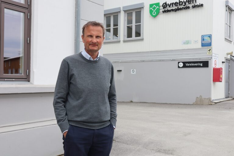 – Målet her er at de elevene skal få en bestått standpuntkarakter, forteller rektor ved Øvrebyen videregående skole Øivind Smerkerud.