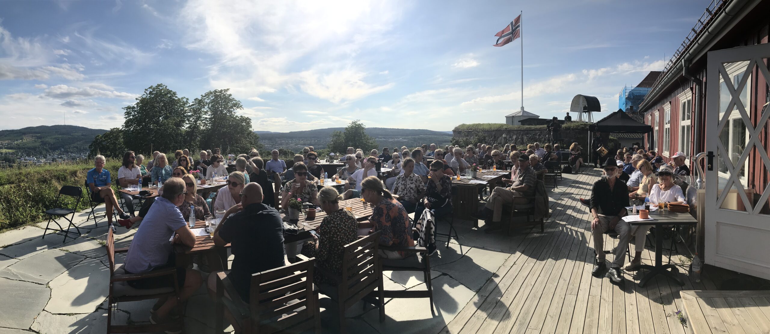 Allsang på festningen og allsang i kommandantens hage var et populært arrangement som blant annet Folkaakademiet stod bak.