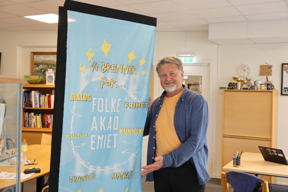 Uno Arnesen leder i Folkeakademiet i Kongsvinger, tror fortsatt at organisasjonen som har arrangert mer enn 100 kultur- og kunnskapsarrangementer på de siste 12 årene er lite kjent for folk flest i kommunen.