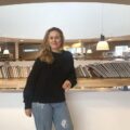 – Biblioteket er en lavterskel møteplass der alle kan få tilgang til kunnskap, fellesskap og konkrete verktøy for å ta mer bærekraftige valg i hverdagen. Uke 17 gir oss en ekstra anledning til å løfte fram dette arbeidet og invitere flere inn.Her lokalt har vi valgt å kalle uka «Ta vare på», og det speiler godt hva bærekraft handler om – å ta vare på ressursene våre, oss selv og hverandre, forteller programansvarlig for Kongsvinger bibliotek Karen Gjermundrød.