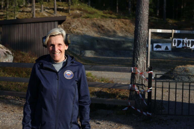 Signe Solvang er nyvalgt leder i Kongsvinger Sportsskyttere (KSS). Interessen for pistolskyting begynte med en arv etter sin bestefar.