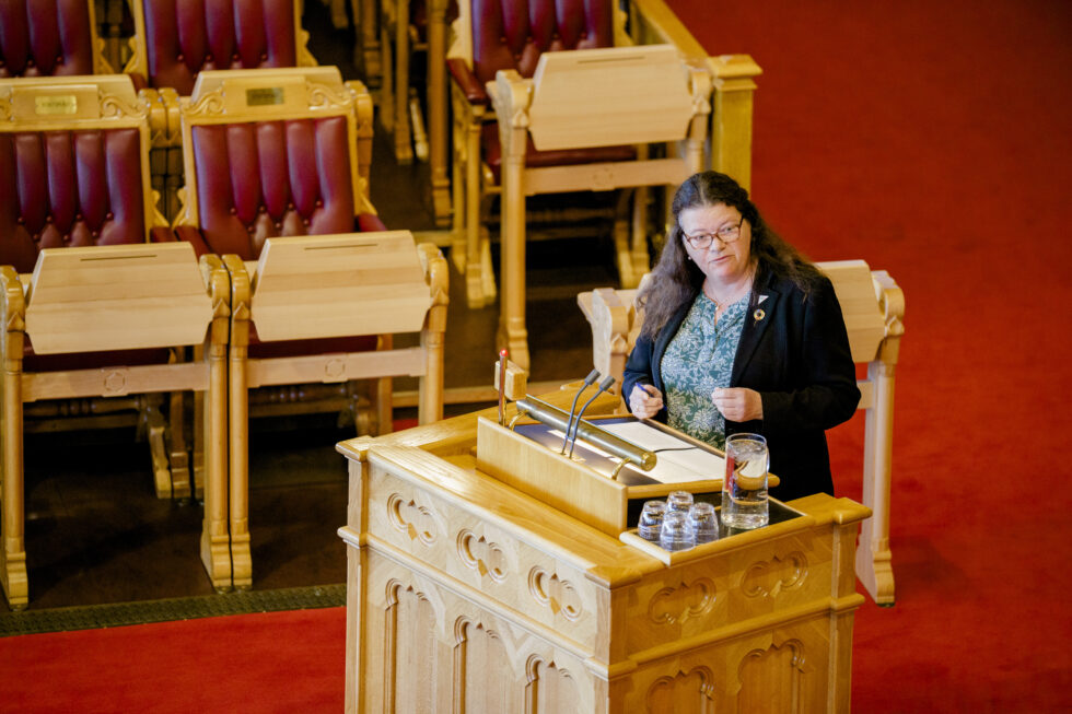 Kathy LIe, (SV) medlem i helse- og omsorgskomiteen på Stortinget er spent på om regjerinen vil benytte anledningen til å rydde opp i pasientreiser for Glåmdalsdistriktet.