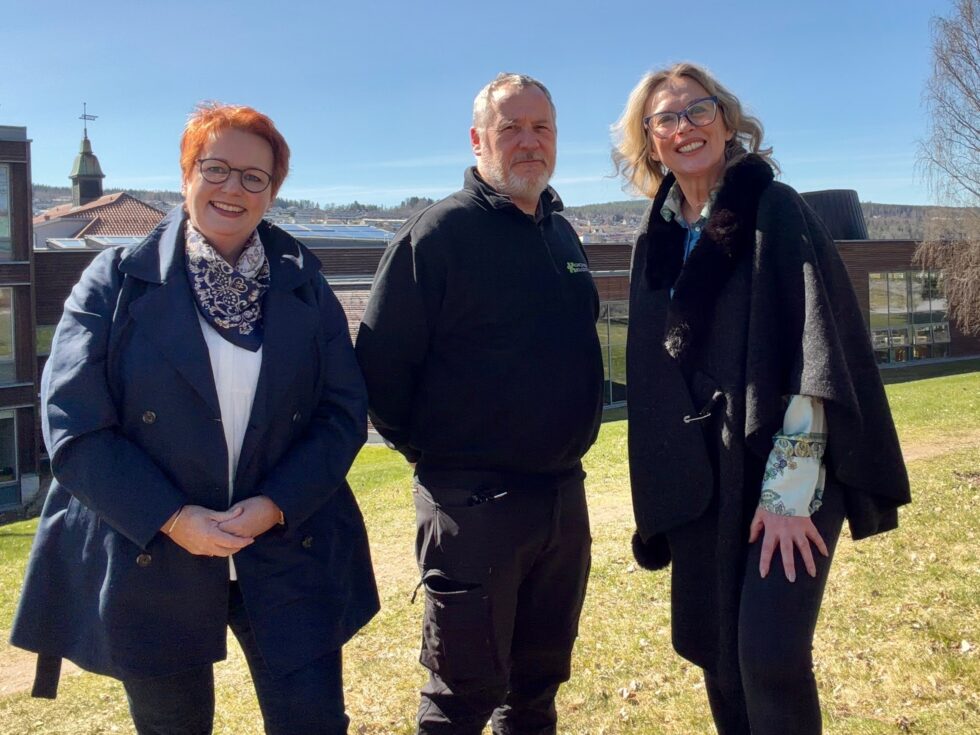 F.v. ordfører i Kongsvinger Elin Såheim Bjørkli (Ap), fylkestingsmedlem Kai Tamburstuen Adsen (Ap) og fylkestingsmedlem Minja Dzamarija (Ap).