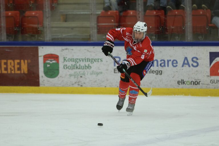 Anders Svendsrud har signert ny kontrakt med KIL ishockey.