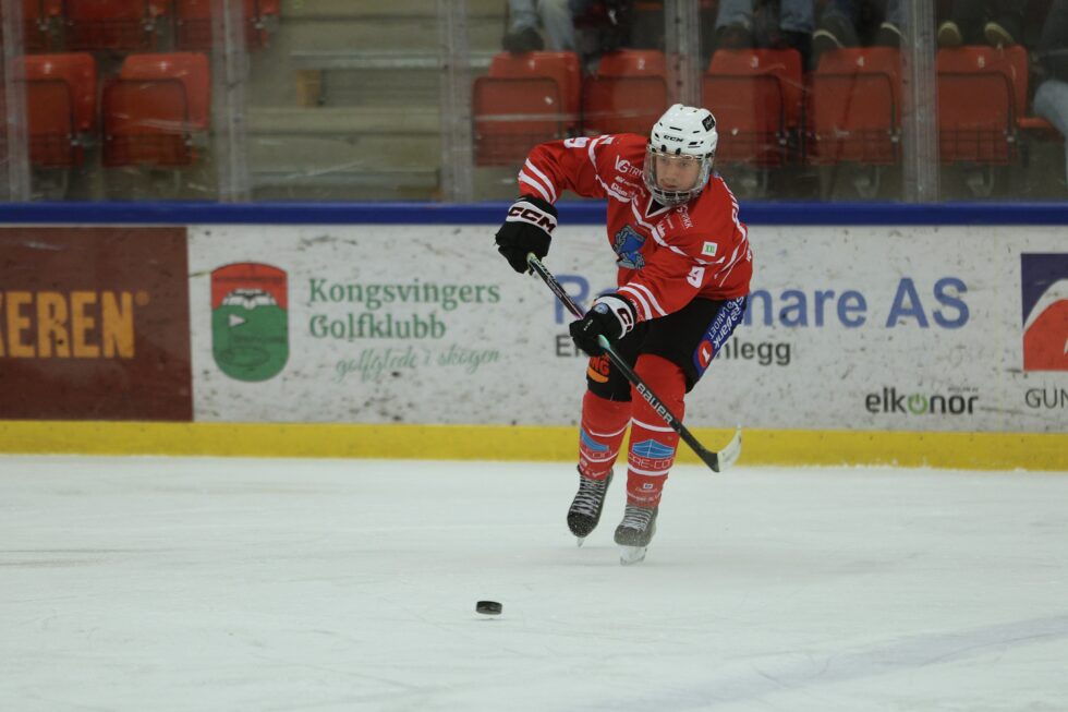 Anders Svendsrud har signert ny kontrakt med KIL ishockey.