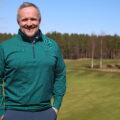 Daniel Larsson kan som vanlig smile bredt. Denne uken åpner banen på Liermoen og Kongsvingers golfklubb kan se tilbake på et meget godt 2025.