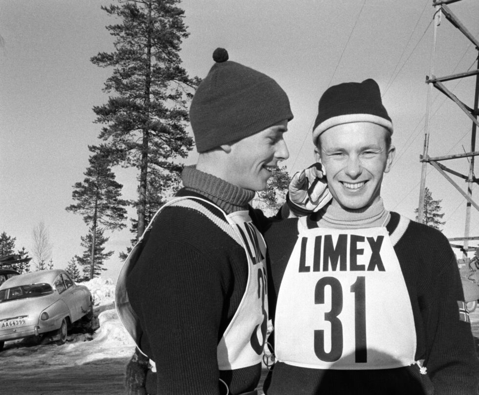 Falun, Sverige. 18. februar 1961.Svenska skidspelen i Falun."Norske trumfess var Arne Dalslaaen (t.v.) og først og fremst Toralf Engan.Her er de to fotografert før tredje og avgjørende omgang. Arne Dalslaaen var en av de største idrettsprofilene Komgsvinger har fostret og han vil for alltid ha bakkerekorden i den nedlagte Gullbekkåsen.