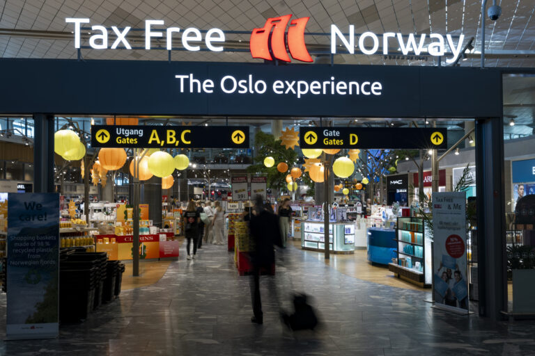 Meklingen starter klokken 10 neste tirsdag. Fristen er midnatt samme dag, og blir ikke partene enig, rammes blant annet taxfreebutikkene på flyplassene.