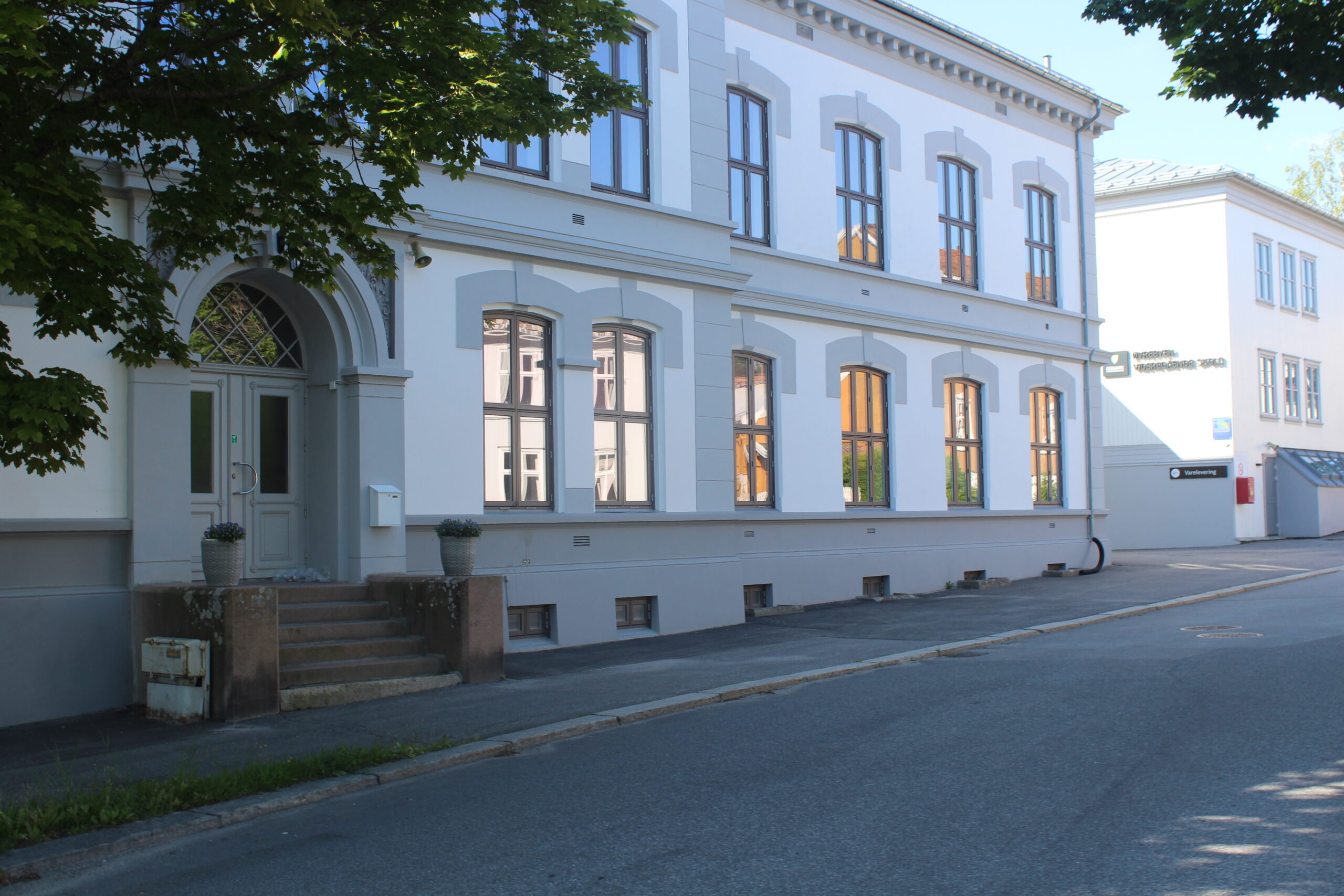 Gjennom sommerskolen på Øvrebyen videregående skole får deltakerne utvidet opplæring med mål om å oppnå ny standpunktkarakter.