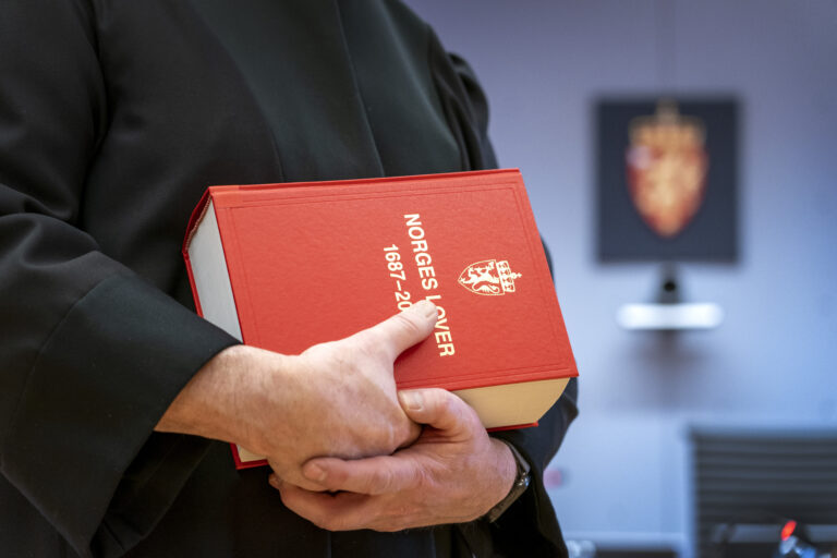 Mannen ble dømt for å ha kjørt i påvirket tilstand, men påtalemyndighetene fikk ikke medhold i at det skjedde uten gyldig førerkort.