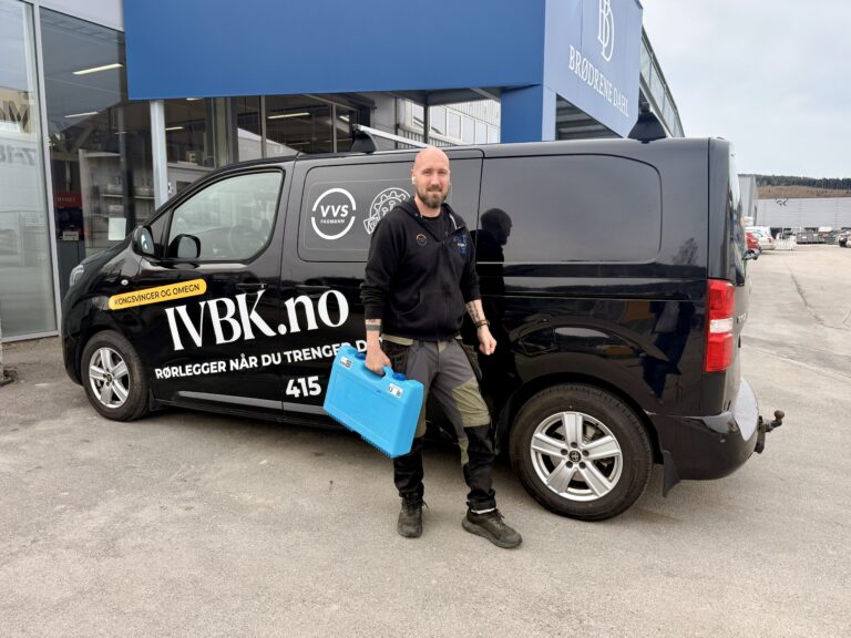 Håndverksbransjen har lenge slitt med et ufortjent dårlig rykte. Nå jobbes det aktivt for å snu inntrykket – blant annet gjennom kåringen Norges Hyggeligste Håndverker, der rørlegger Kim Berg i IVBK trekkes fram som et godt eksempel.