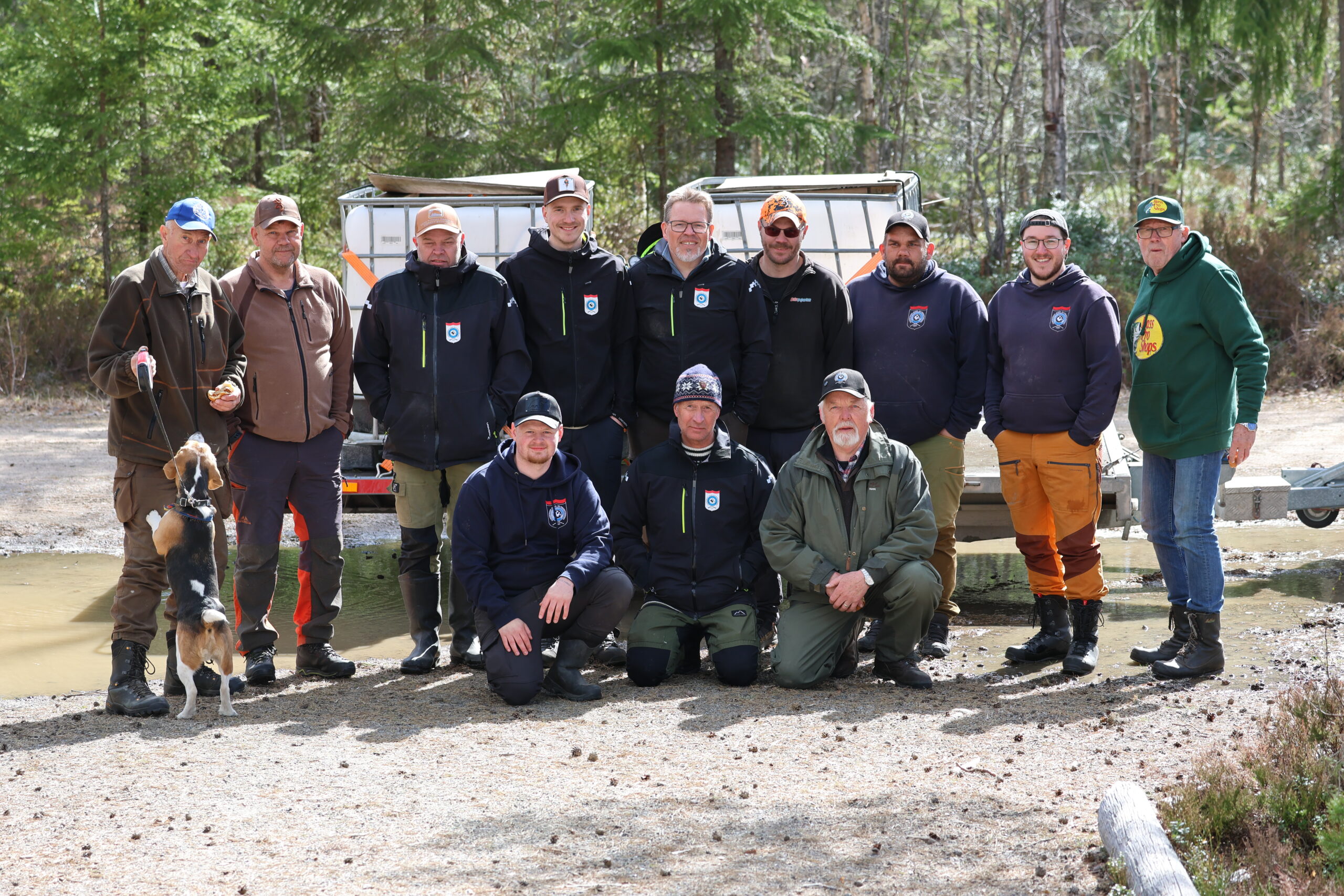 Denne dugnadsgjengen fra Kongsvinger Jeger og Fiskeforening har bidratt til at det kan bli mange gode fiskeopplevelser på Varaldskogen i sommer.