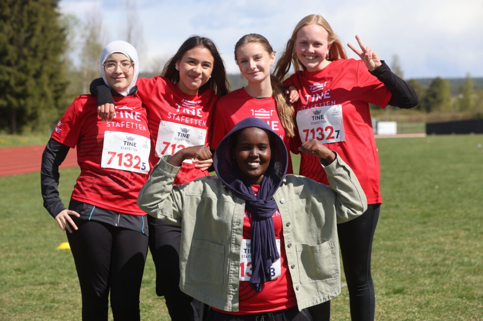 F.v. Aisha Al-Yasin 9d
Sofie Cassandra Hipos Johnsen 9d
Olivia Holm 9c
Marthe Østli 9d
Sumaya hassan 9d
