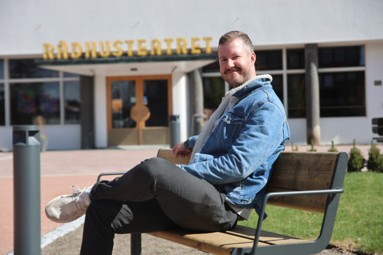 Michael Darell tror det er mange som hadde hatt gått av å ta turen til Rådhusteatret til torsdag.