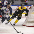 Christoffer Berger (t.v.) er klar for KIL ishockey. Spilleren kommer med erfaring fra en rekke klubber på øverste nivå i Norge. Her fra 2024 hvor han spilte for Lillehammer.