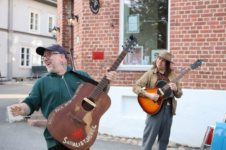 Thomas Mårud og Roger Græsberg i Anti Music Bonanza feirer plateslipp og 20 års jubileum som band..