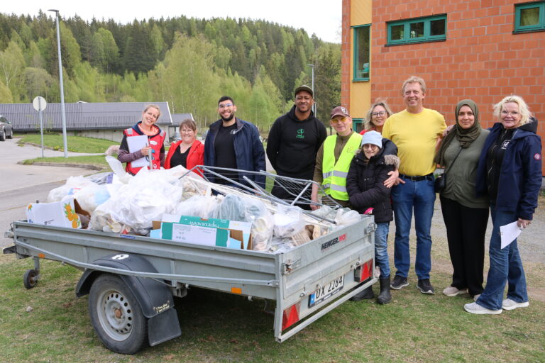 Linda Huseby, Linda Rødland, Johanry Rivero, Dayron Copete, Robert Tollefsen, Minja Tea Dzamaria, Gro Engebretsen, Vilni Verner Holst Bloch, Gazala Derban og Monica Olsen representerte ulike lag og foreninger som stilte opp i søppeldugnaden.