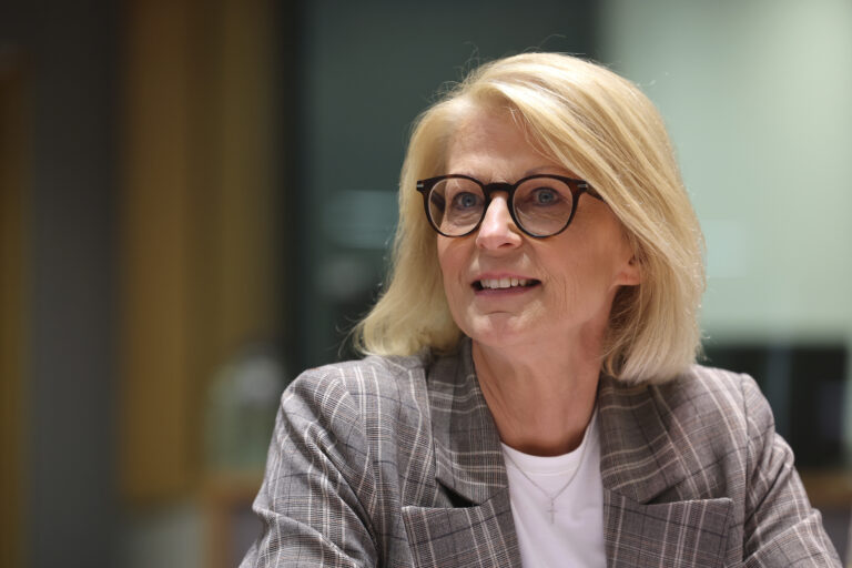 Sveriges finansminister Elisabeth Svantesson legger onsdag fram en krisepakke mot høye energipriser.