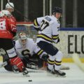 Vilgot Eriksson (t.h.) er klar for KIL ishockey.