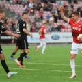 Fredrik Juel Christensen scoret sitt første mål i KIL-drakta. Den feiret han rett foran Odd-spillerne.