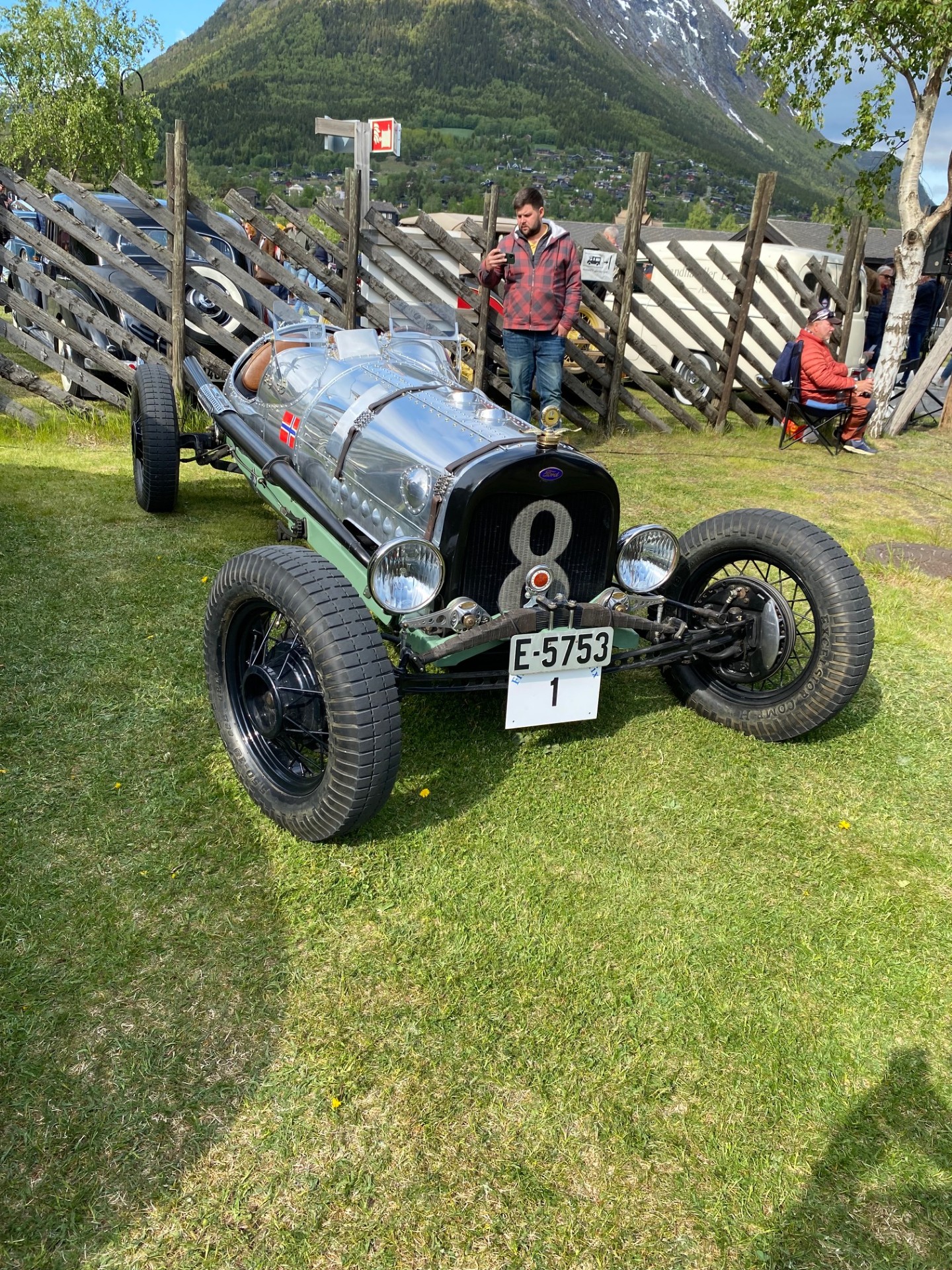 Det er mange spesielle biler å se på Flåklypa Grand Prix.