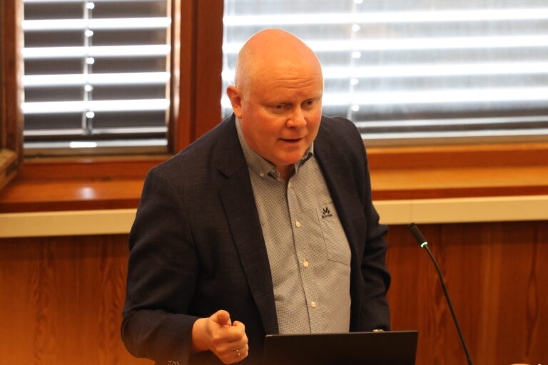 Kommunedirektør Lars A. Uglem sa til politikerne at de stod foran et viktig valg.