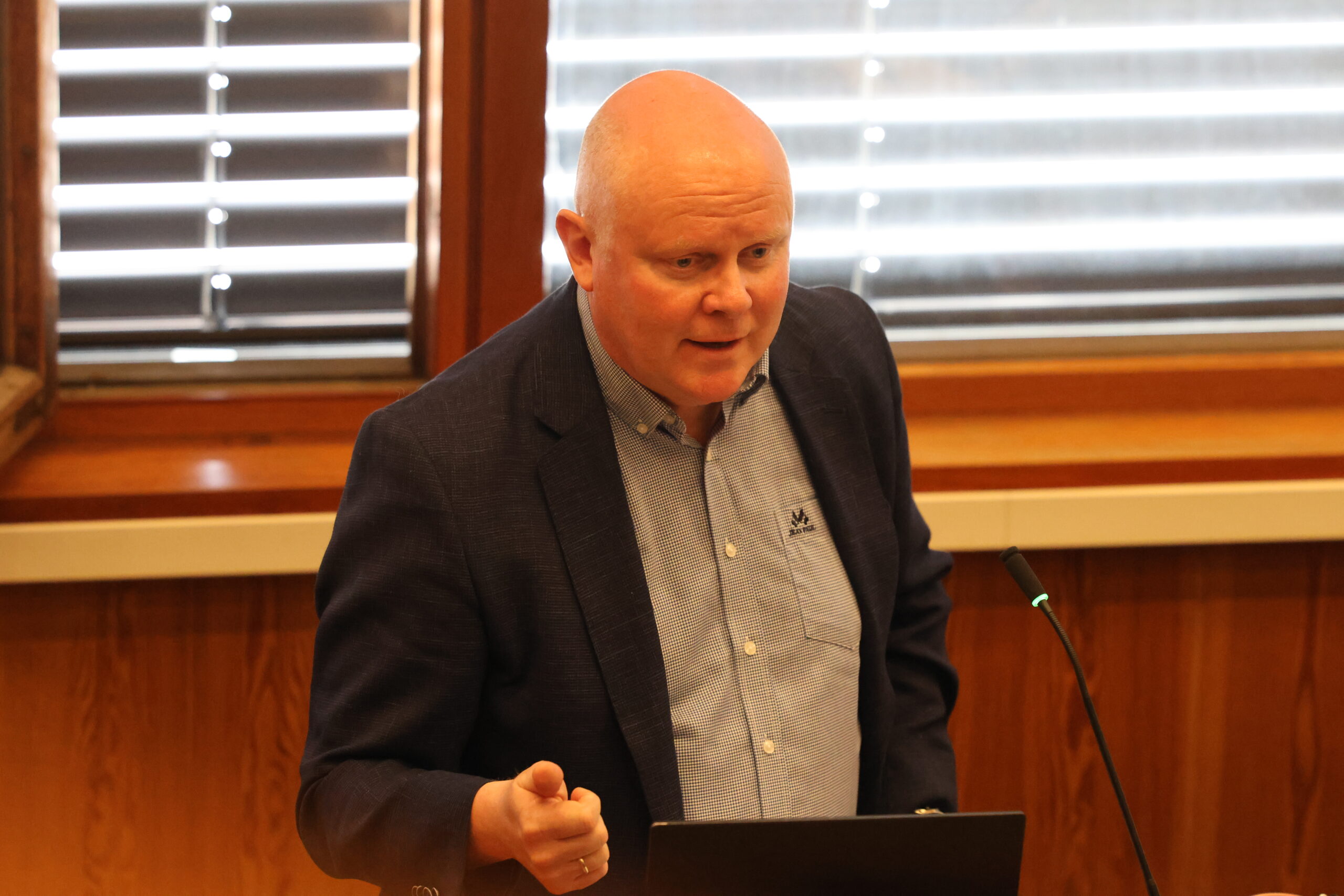 Kommunedirektør Lars A. Uglem sa til politikerne at de stod foran et viktig valg.