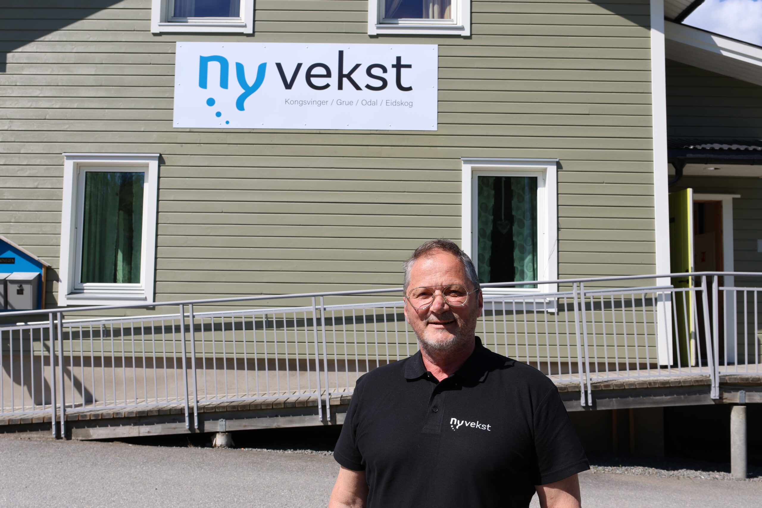 Dag Nordby, daglig leder i Ny Vekst var glad for å kunne ønske Vilja-gjengen velkommen inn i bedriften Ny vekst.