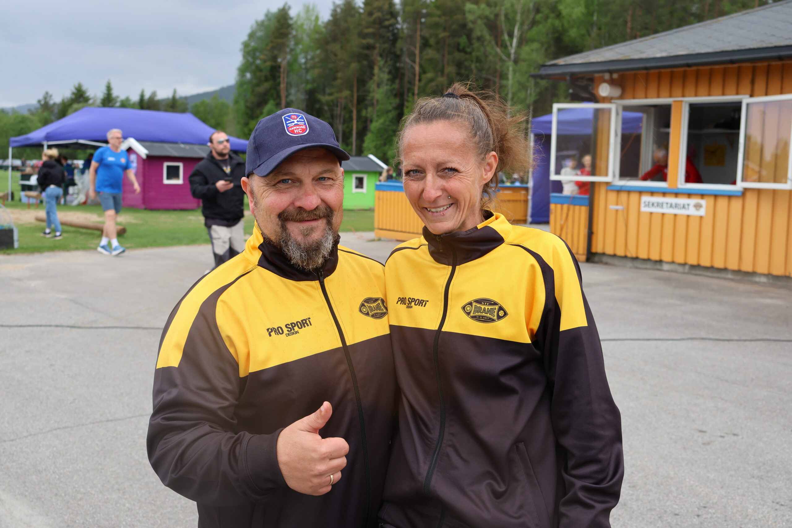 Ulf og Marita Bråten fra IL Brane, berømmer Brandval Cup og forteller at det er helt supert å ha en så fin cup nesten i egen bakhage.