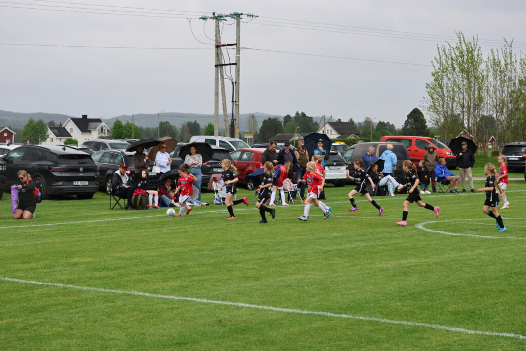 Brandval Cup samlet lørdag 108 fotball-lag til fotoball og moro.