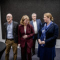 Partene i statsoppgjøret ble enige med arbeidsgiveren fredag. Her er nestleder i Akademikerne stat Christer Wiik Aram, statens personaldirektør Bente Kraugerud, leder i LO Stat Elisabeth Steen Onshus og leder i Unio stat Steinar Sæther under et pressemøte før oppgjøret startet.