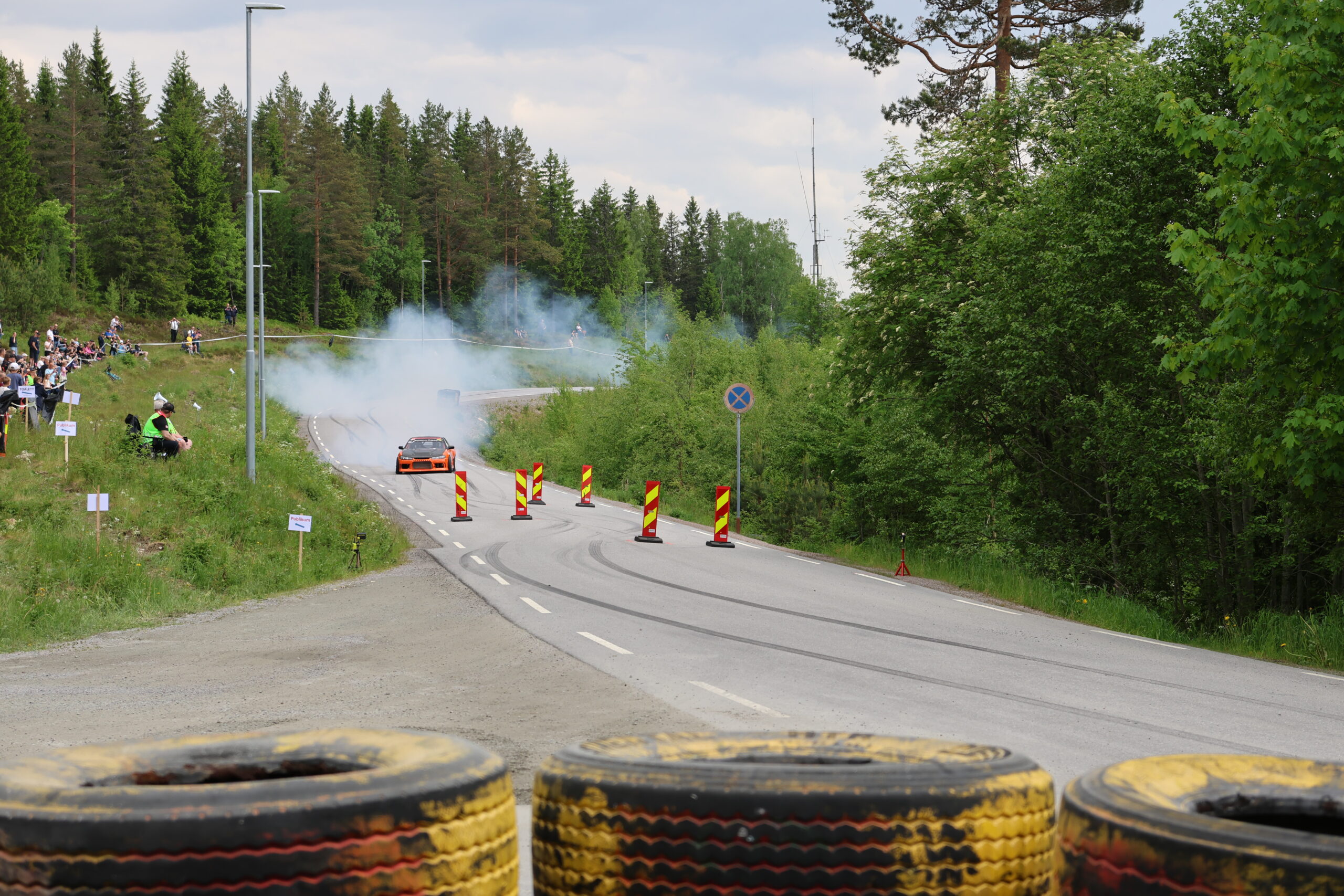Kent Roger Brynildsen showet for publikum og røykla hele sletta med sin Nissa 200SX s13.