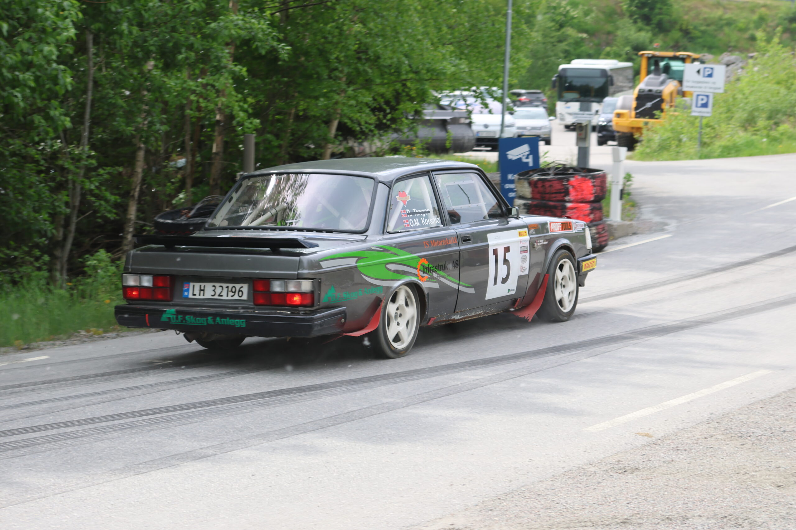 Ole Morten Korsmo fra KNA Kongsvinger i sin Volvo 242.